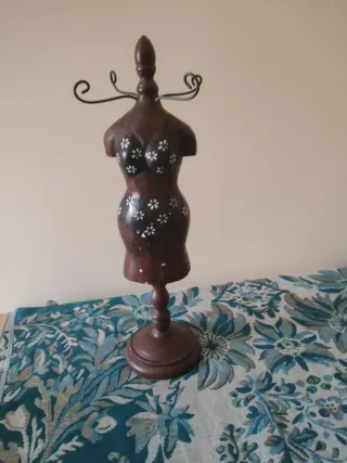 Joyero de madera con espejo y otro para colgantes