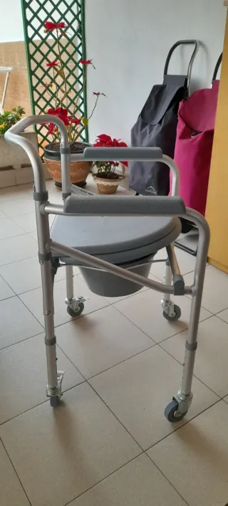 Silla cómoda 4 en 1 con ruedas