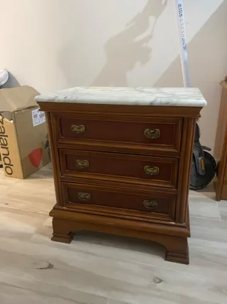 Mesita de noche de madera con tapa de mármol son 2