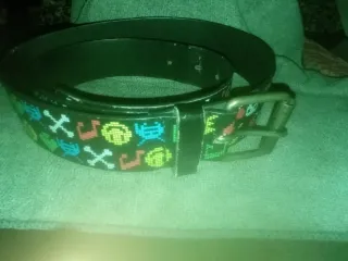 Cinturón cuero negro calaveras retro videojuegos