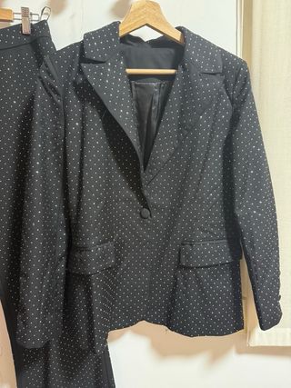Conjunto pantalones y blazer diamantitos