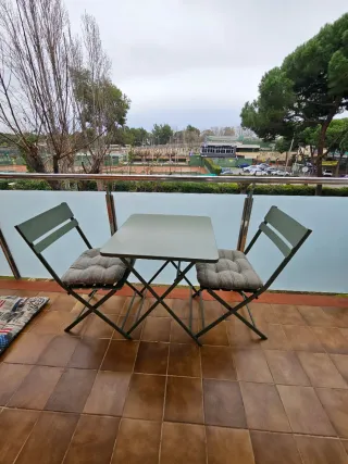 Mesa y 2 Sillas Plegables