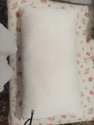 Almohada viscoelástica blanca