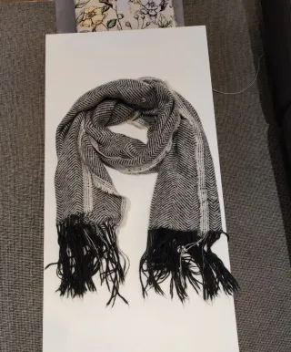 Bufanda mujer gris y negra