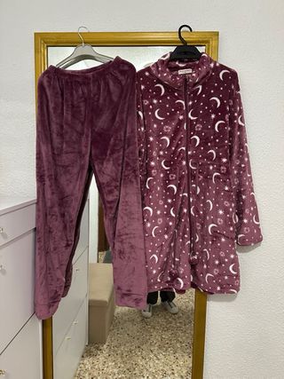 Pijama de terciopelo con lunas