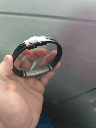 Pulsera cuero negra y plateada calavera