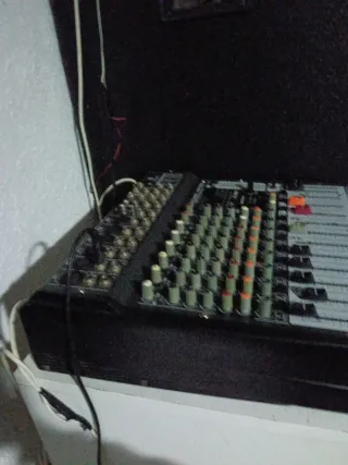 Mesa de mezclas Behringer