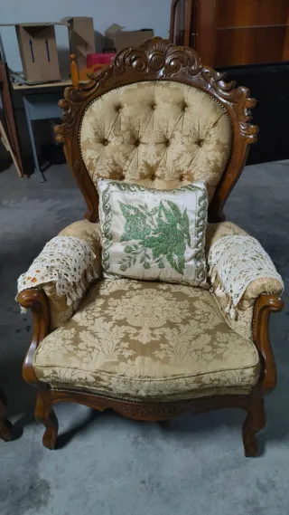 Conjunto de Sofá y Sillones Isabelinos.