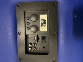 Caja de Sonido MUSIK KUBE (sin cargador de 12v)