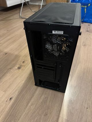 Torre PC Sharkoon con 4 ventiladores Aigo