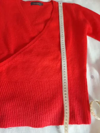 Jersey rojo cruzado cuello pico