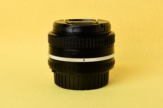 Nikon 35mm f/2.5 Serie E (Anillo Plata)