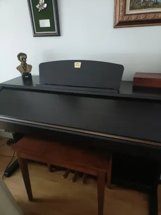 Piano Yamaha Clavinova CVP-305/303/301