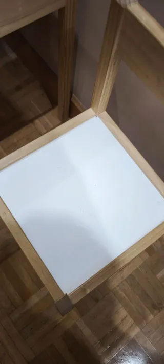 Mesa y 2 sillas infantiles IKEA