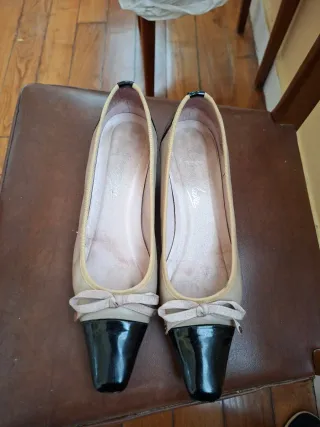 Zapatos piel y charol beige/negro