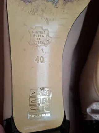 Zapatos piel y charol beige/negro