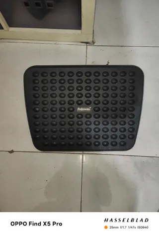 Reposapiés Fellowes Negro