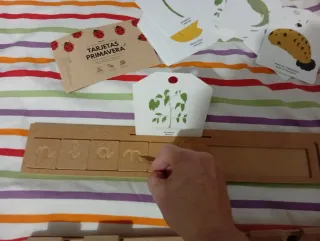 Abecedario madera para aprender a leer y escribir.