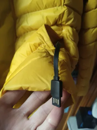 Chaqueta Joluvi Unisex Amarilla. Unisex