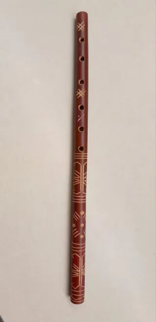 Flauta de madera tailandesa decorada