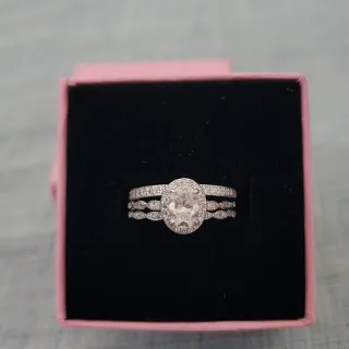 Anillo Plata Ovalado con Moissanita