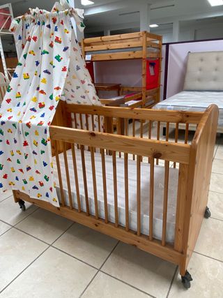 Cuna de madera de pino