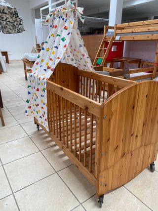 Cuna de madera de pino