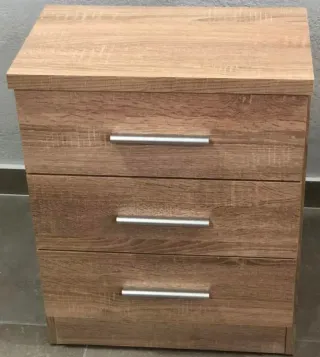 Mesita de noche de madera