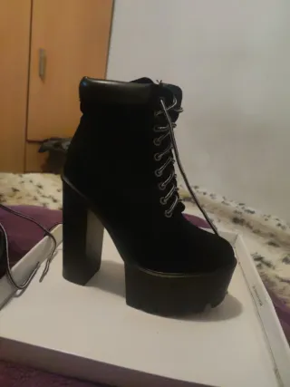 Botines de tacón juveniles negros