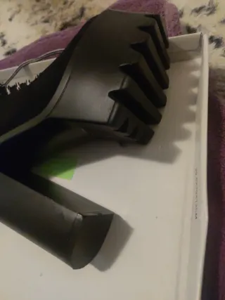 Botines de tacón juveniles negros