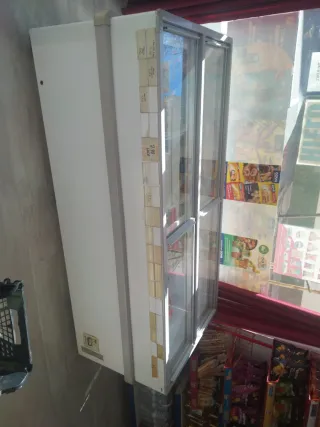 Expositor bebidas/fruta y estanterías