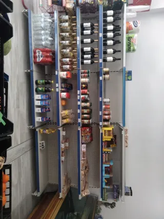 Expositor bebidas/fruta y estanterías