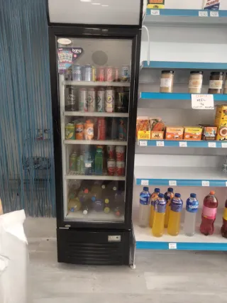 Expositor bebidas/fruta y estanterías