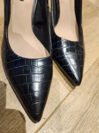Zapatos de tacón negros efecto piel