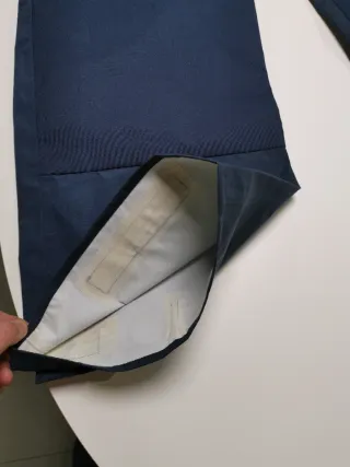 Prenda náutica MUSTO azul y roja