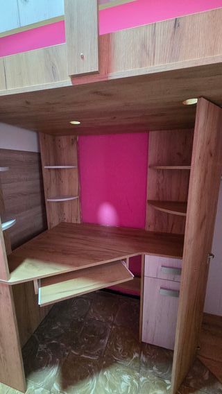 Cama con pupitre y armario
