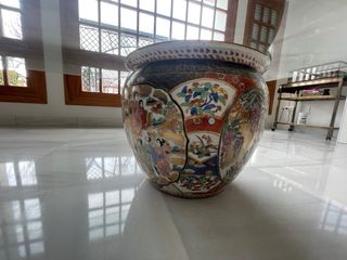 Jarrón Oriental Grande con Base y mesa centro