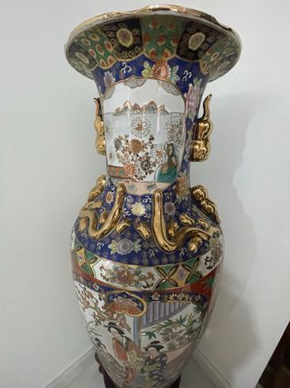 Jarrón Oriental Grande con Base y mesa centro