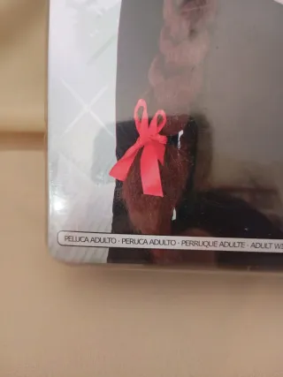 Peluca de disfraz con dos coletas largas y castaña