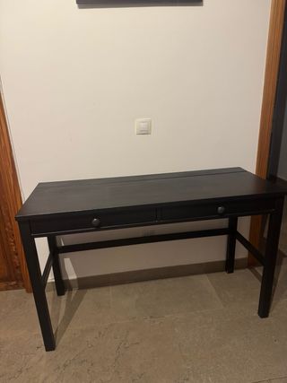 Escritorio o recibidor de madera negro