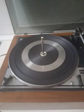 Tocadiscos Radio Bettor EF-11