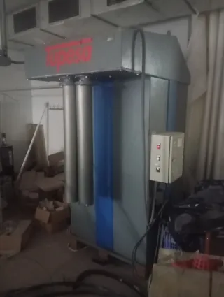 Máquina de doblar pantalones Tupesa