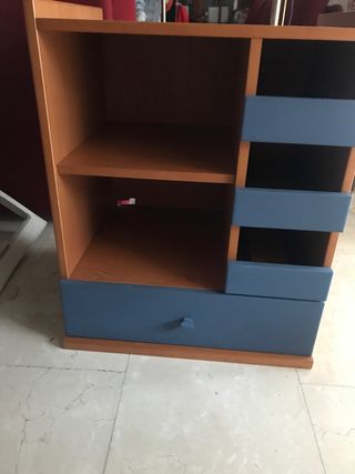 Mueble con cajones y porta CD