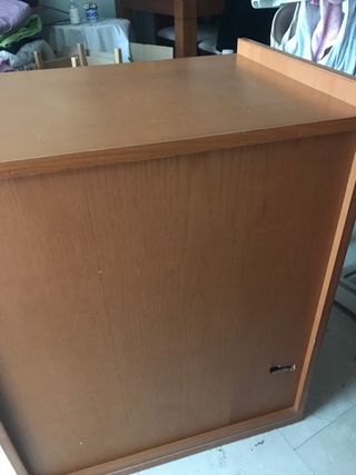 Mueble con cajones y porta CD