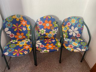 3 Sillas con cojines florales