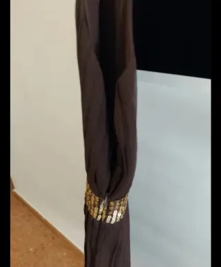 Vestido Yera marrón con detalles dorados