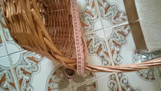 Cesta de mimbre con asa