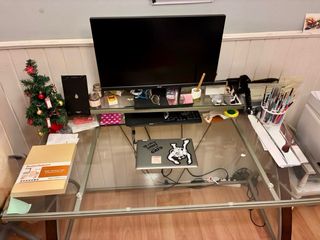 Mesa de oficina grande de cristal americana.