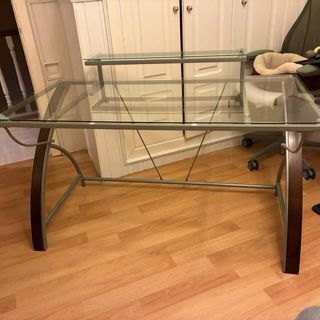 Mesa de oficina grande de cristal americana.