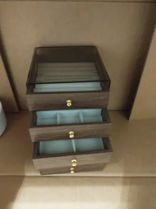 Joyero blanco con forma de árbol